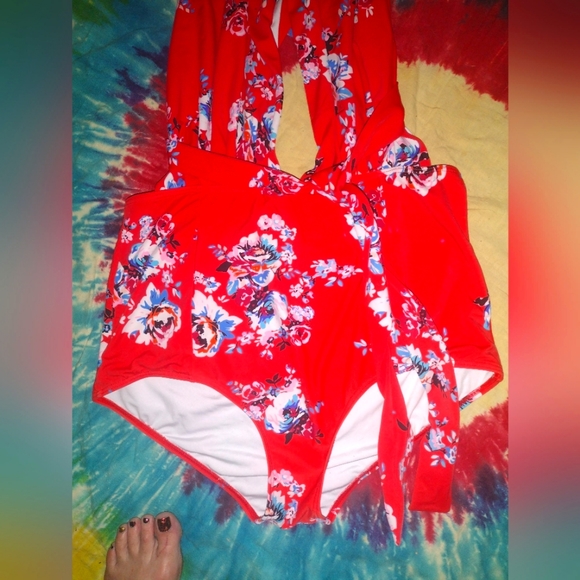 Jessica Simpson Onepiece cut out swimsuit - Picture 2 of 6